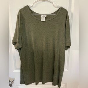 2X poly/cotton tee, short sleeve, 32” long, machine wash and dry, never worn.